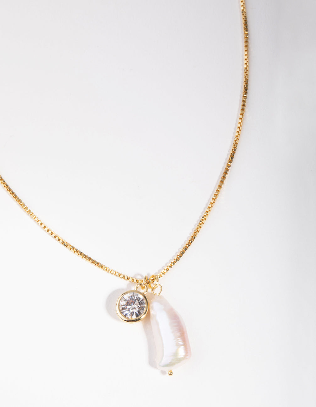 Real Gold Plated Circle Diamante and Freshwater Pearl Necklace - Lovisa