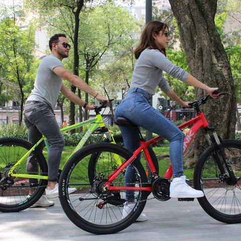 bicicletas sobre banquetas 