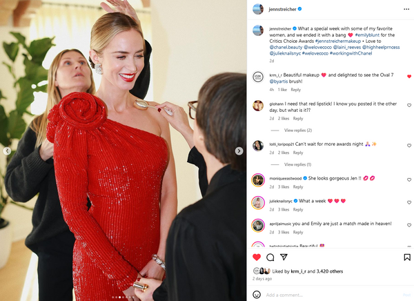 emily blunt makeup done with artis elite oval 7 for awards show