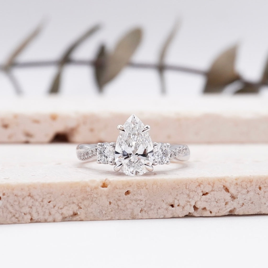 three stone diamond engagement rings platinum