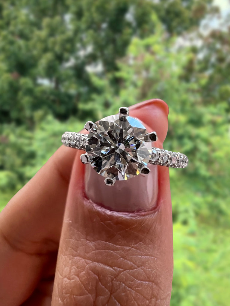 Stunning 9 Carat Diamond Ring that Set the Fashion Frenzy