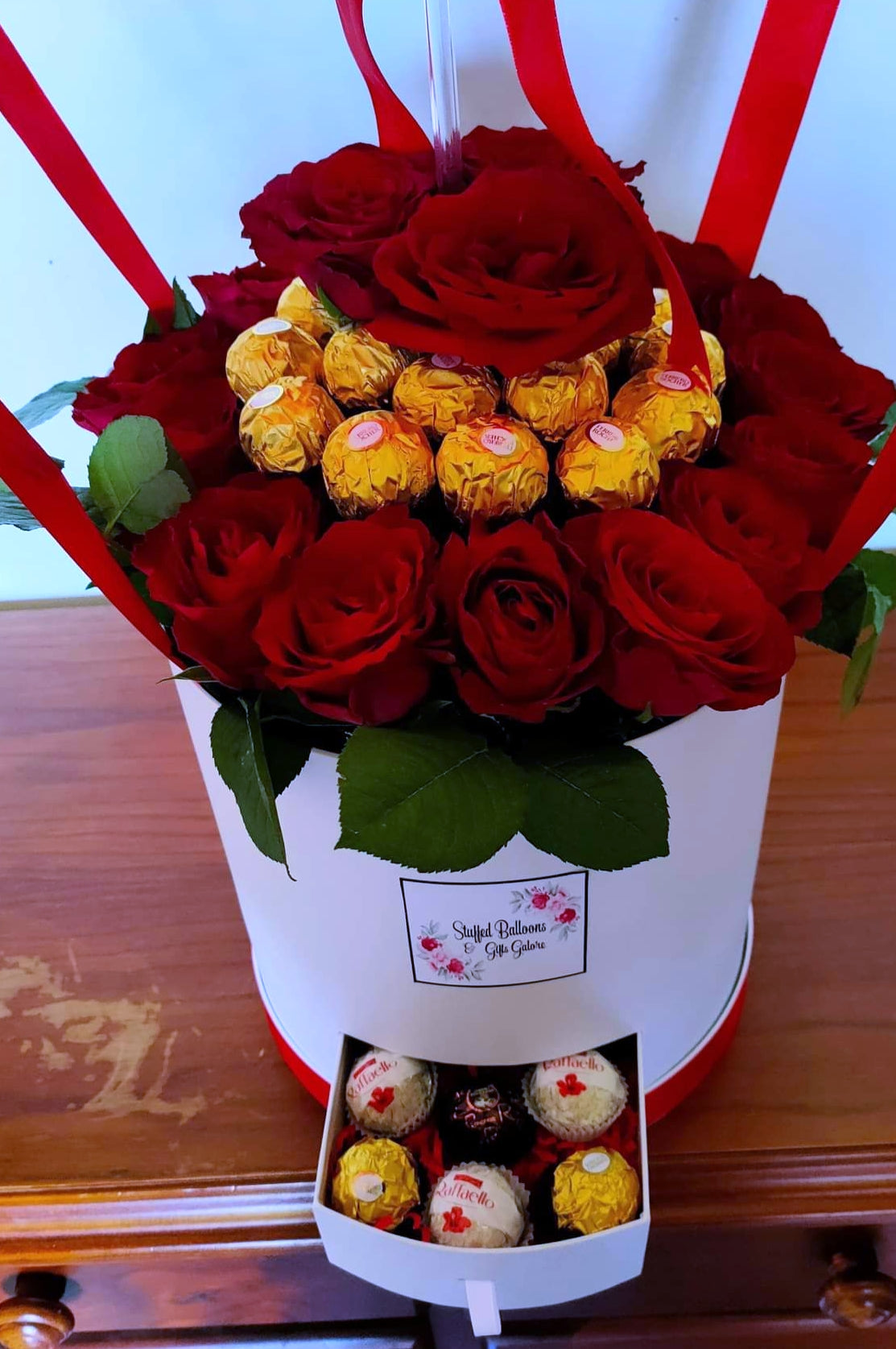 Extra large Box with drawer of Fresh Roses and Chocolates – Stuffed  Balloons & Gifts Galore