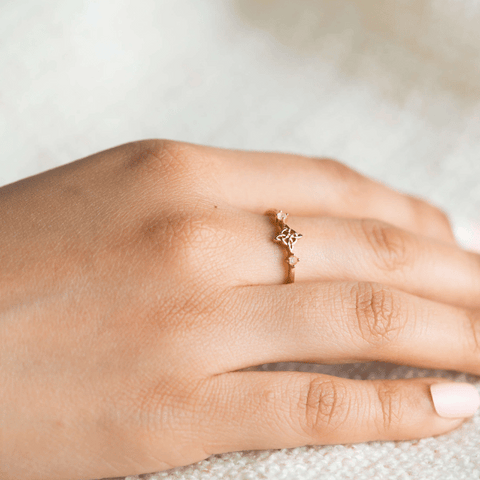Witch's Knot Moonstone Ring in Gold.png
