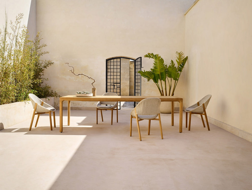 Illum Dining Table & Elio Chairs by Tribu