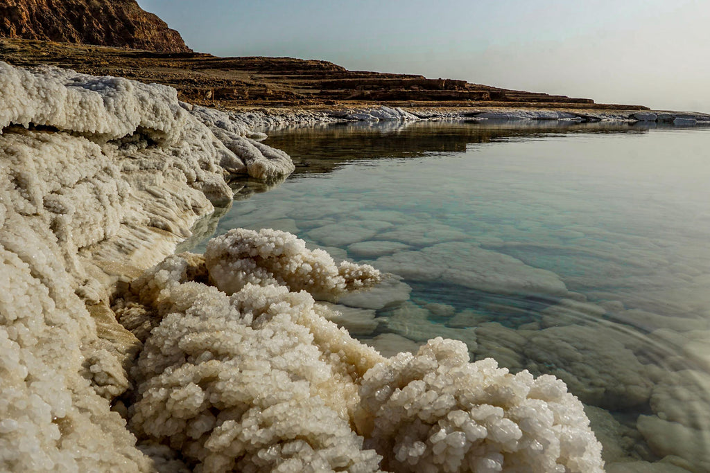 Omgaan met een vuurtje stoken overschrijving Dode Zee in Jordanië: een bijzonder natuurverschijnsel