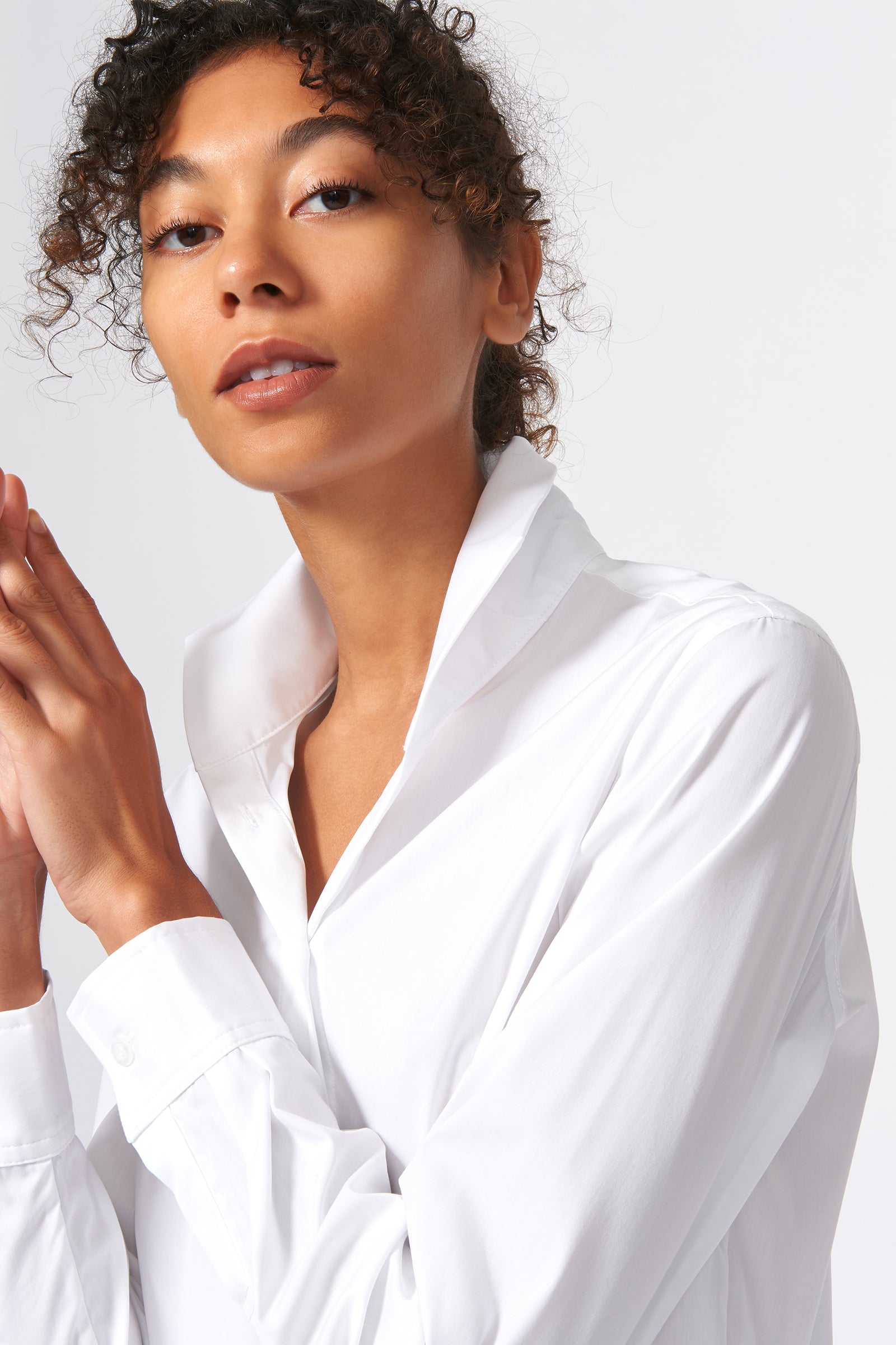 Ginna Box Pleat Shirt in White Stretch Made From a Cotton Blend – KAL ...