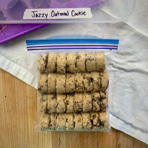 32 oatmeal cookie discs in a quart-size bag