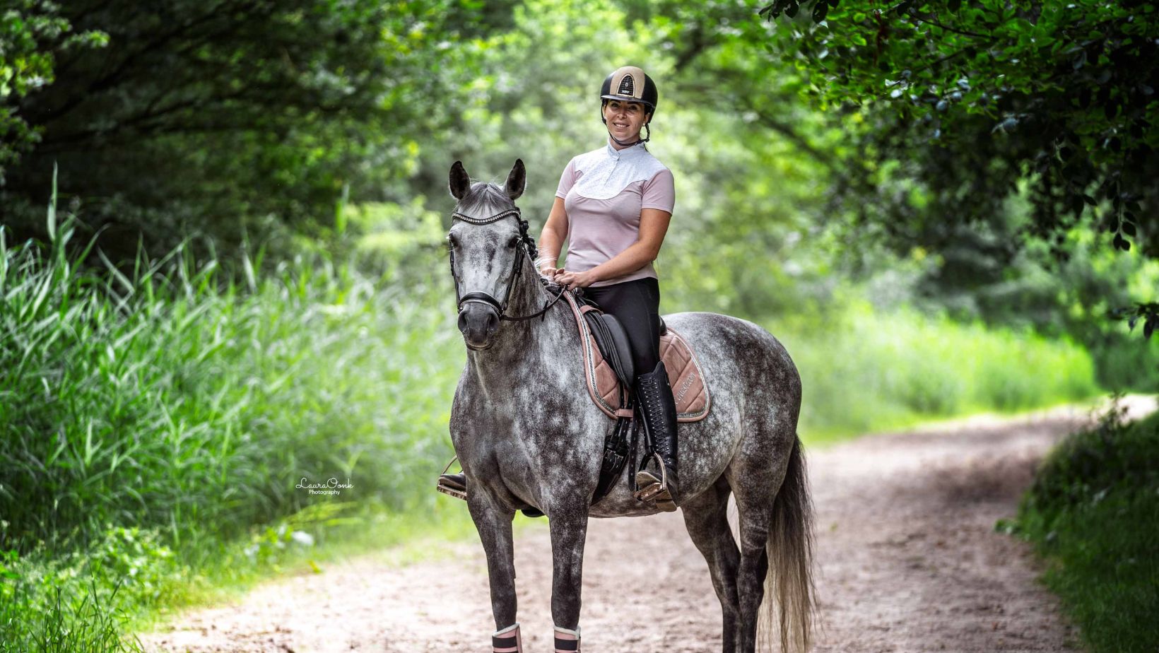 horse, horseback riding, equestrian, spring, horse tack, dressage, saddle pad set, horse in spring field