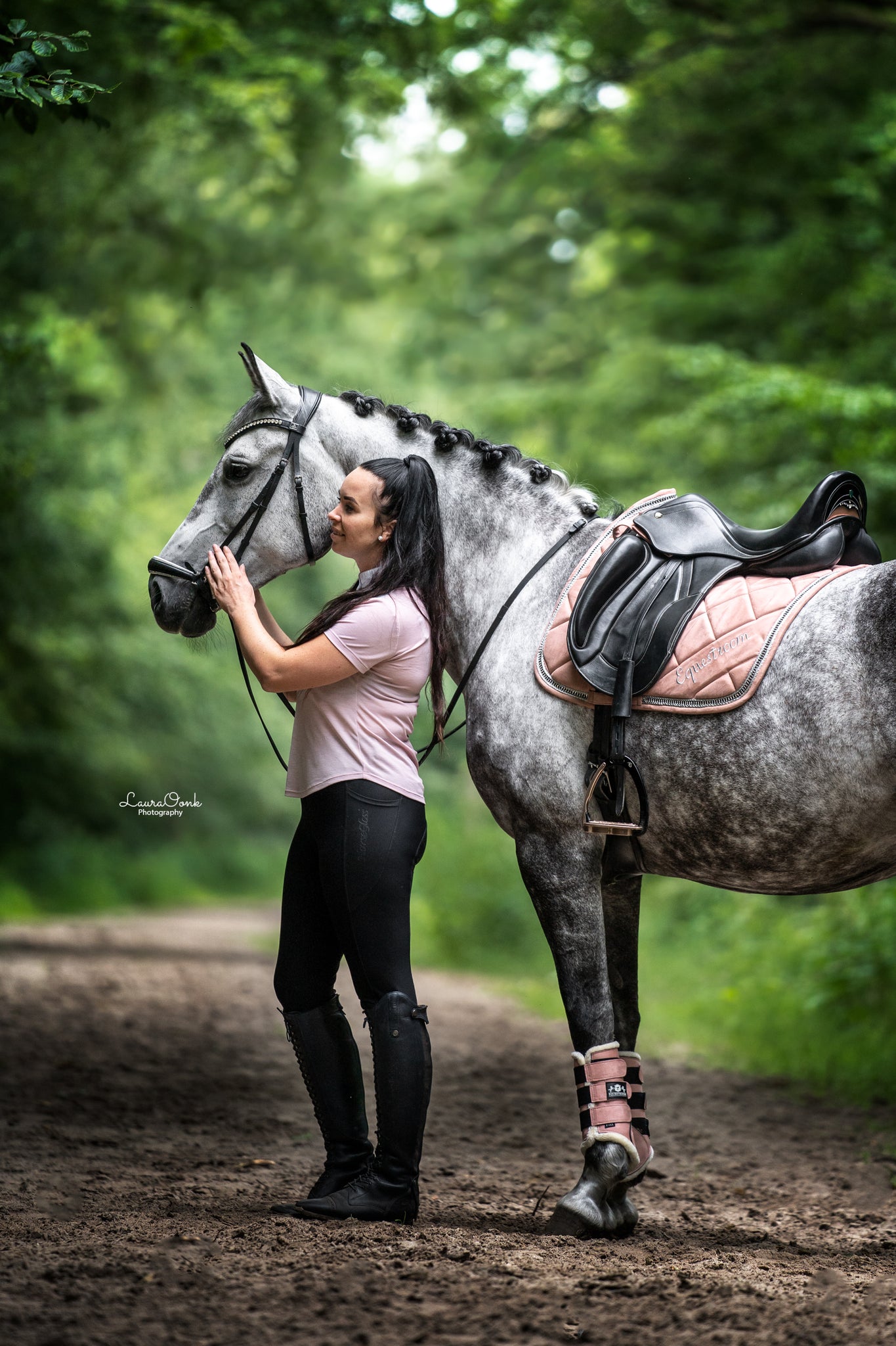 I'm a 42G and a size 18 - my summer hack stops chafing in hot weather so I  can walk my 'two-legged carriage' in style