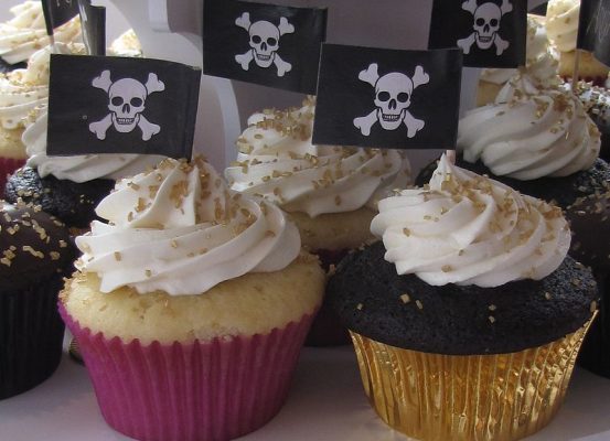 pirate themed wedding cupcakes