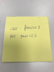 Post-it donde aparece escrito usuario y password