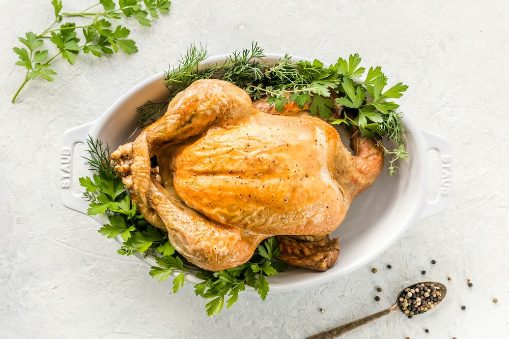 Pollo entero cocinado a la cerveza