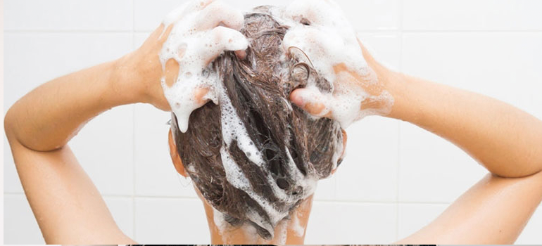 Le meilleur shampooing pour cheveux clairsemés