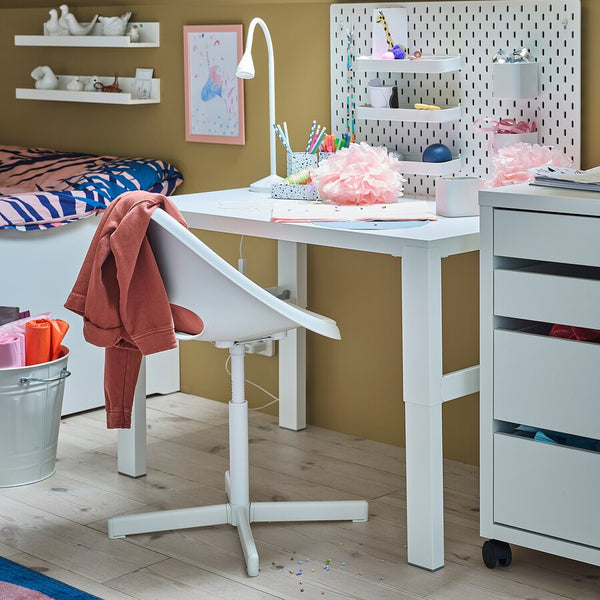 https://cdn.shopify.com/s/files/1/0023/6932/3072/products/children_sdeskchair.jpg?crop=center&height=600&v=1681511553&width=600