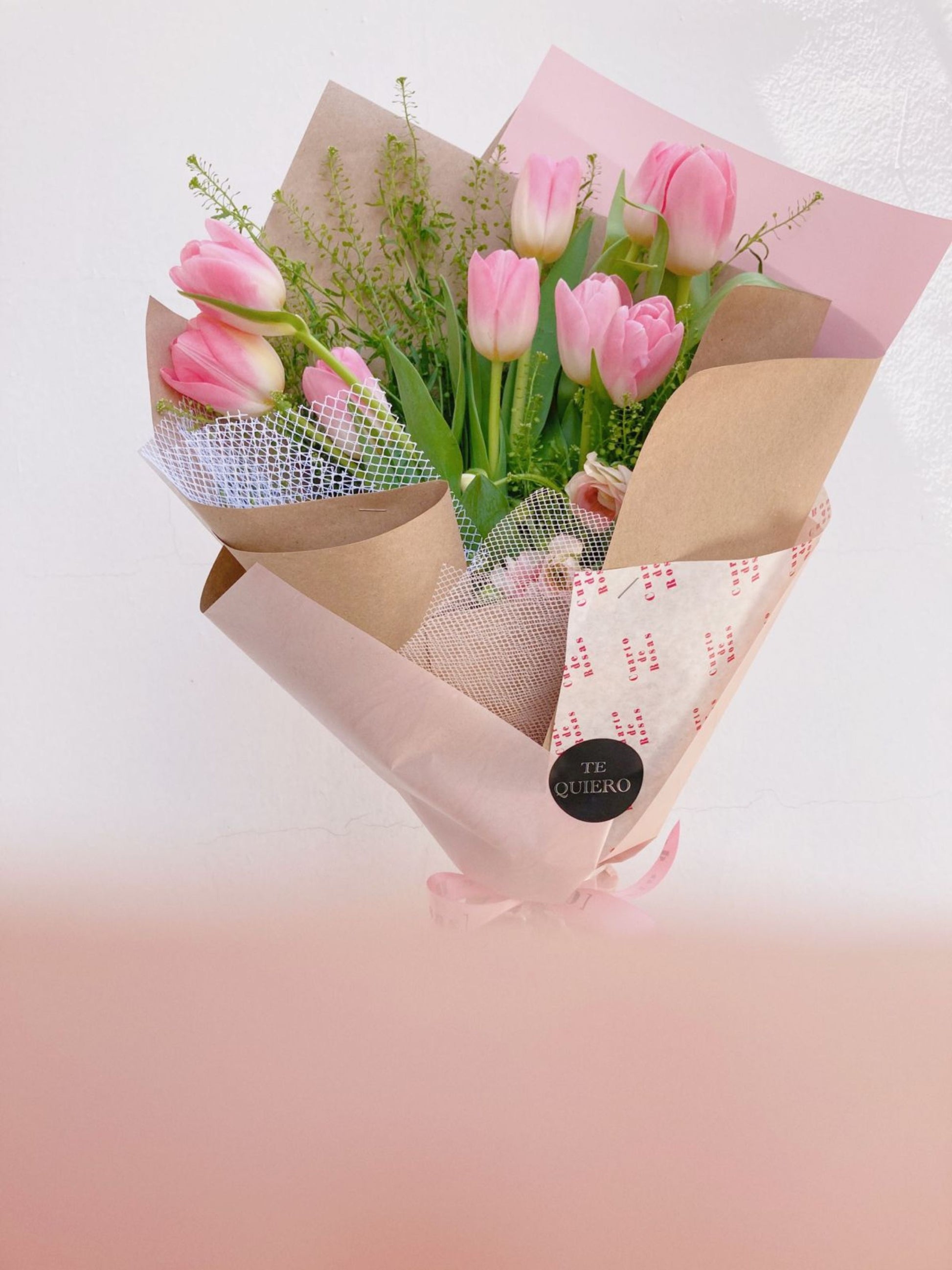 Ramo 10 tulipanes – Cuarto de rosas