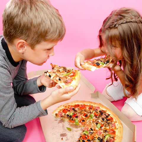 kids eating pizza