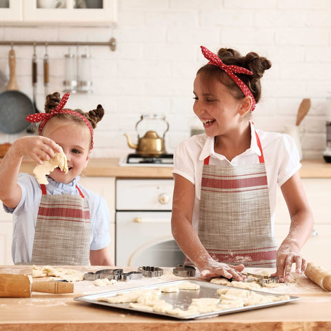 kids making pie crust