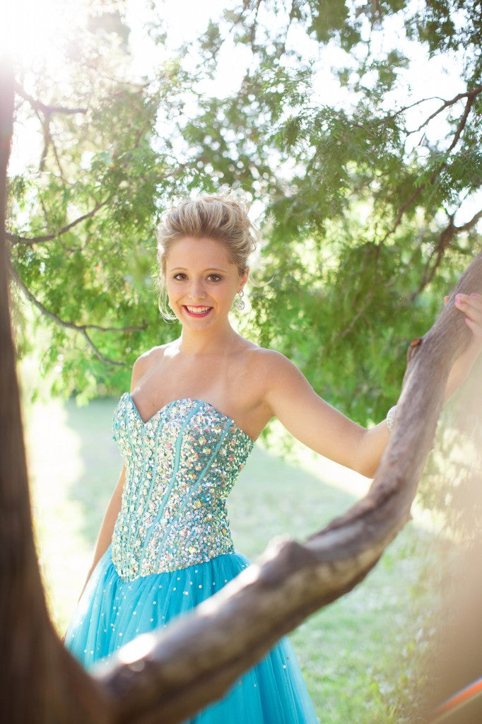 Hottest Prom Trends: The Benefits of Professional Prom Photography