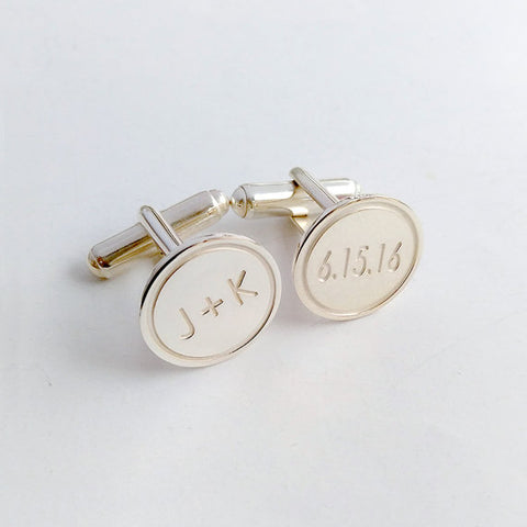 These cufflinks are the perfect gift to your groom | 23 Unique Presents for the Bride & Groom Gift Exchange | The Wedding Shoppe