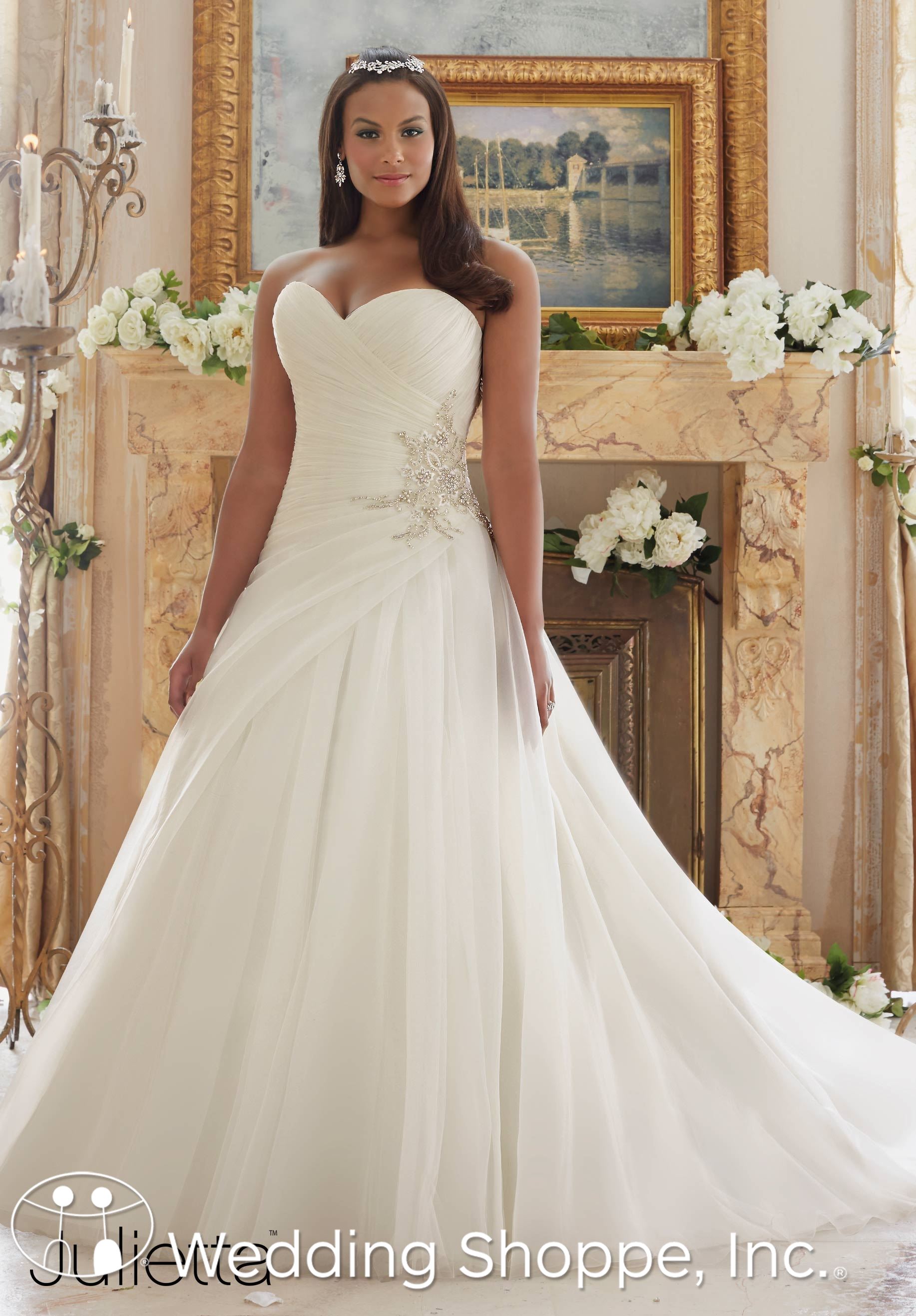 wedding dresses for heavy women