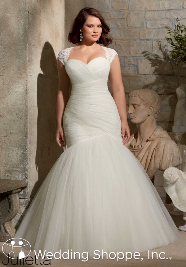 wedding dress for curvy body