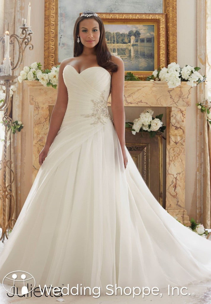 best wedding dress for curves