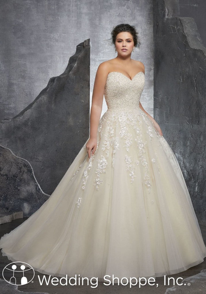 wedding dresses for curvy ladies