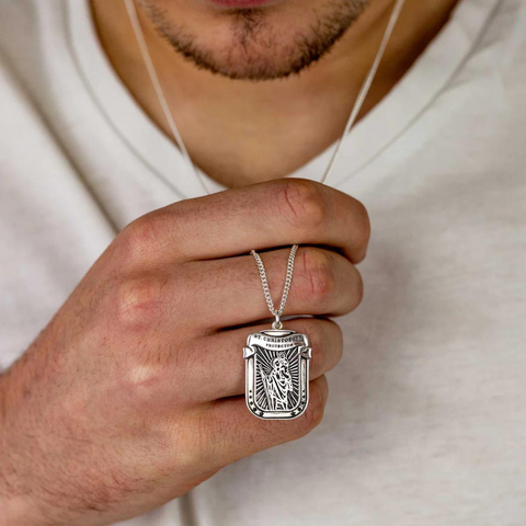 There's Never Been More Jewelry on the Men's Runways—Here Are 8