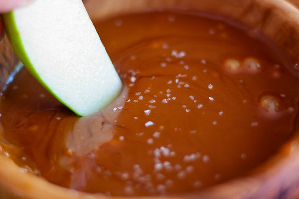 Sliced Apples with Homemade Caramel Dip | Vesper & Vine | Entertaining Essentials