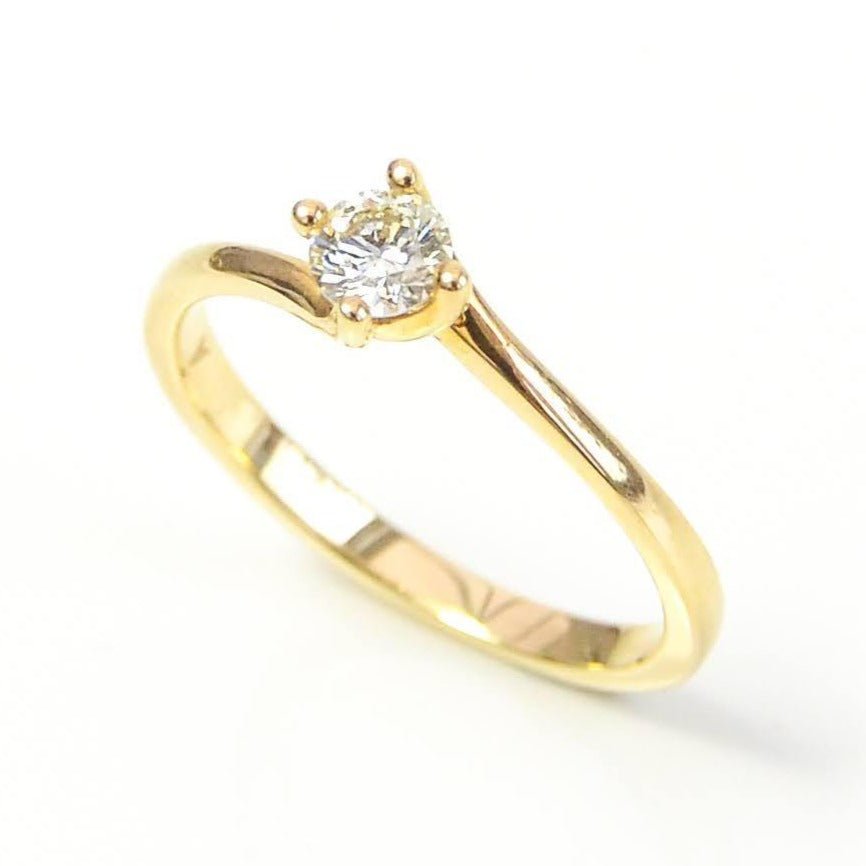 9ct Yellow Gold Solitaire Twist Ring