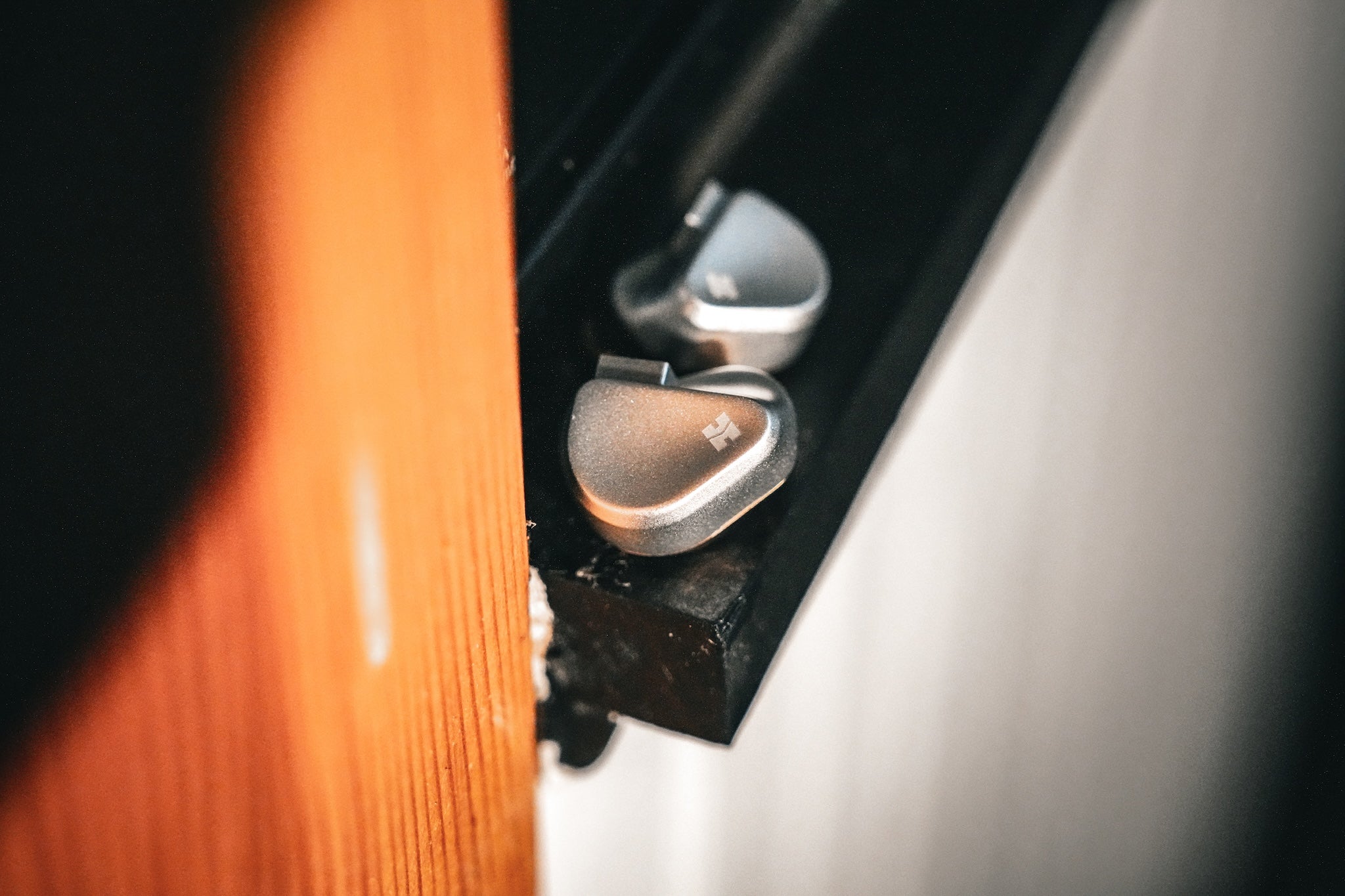 HiFiMan Svanar on a black ledge next to a wooden poll from the Bloom Audio gallery