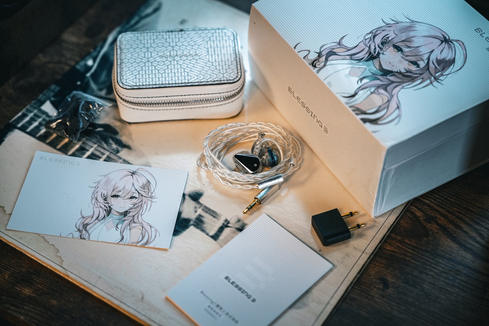 Moondrop Blessing 3 earphone, retail box and all included accessories