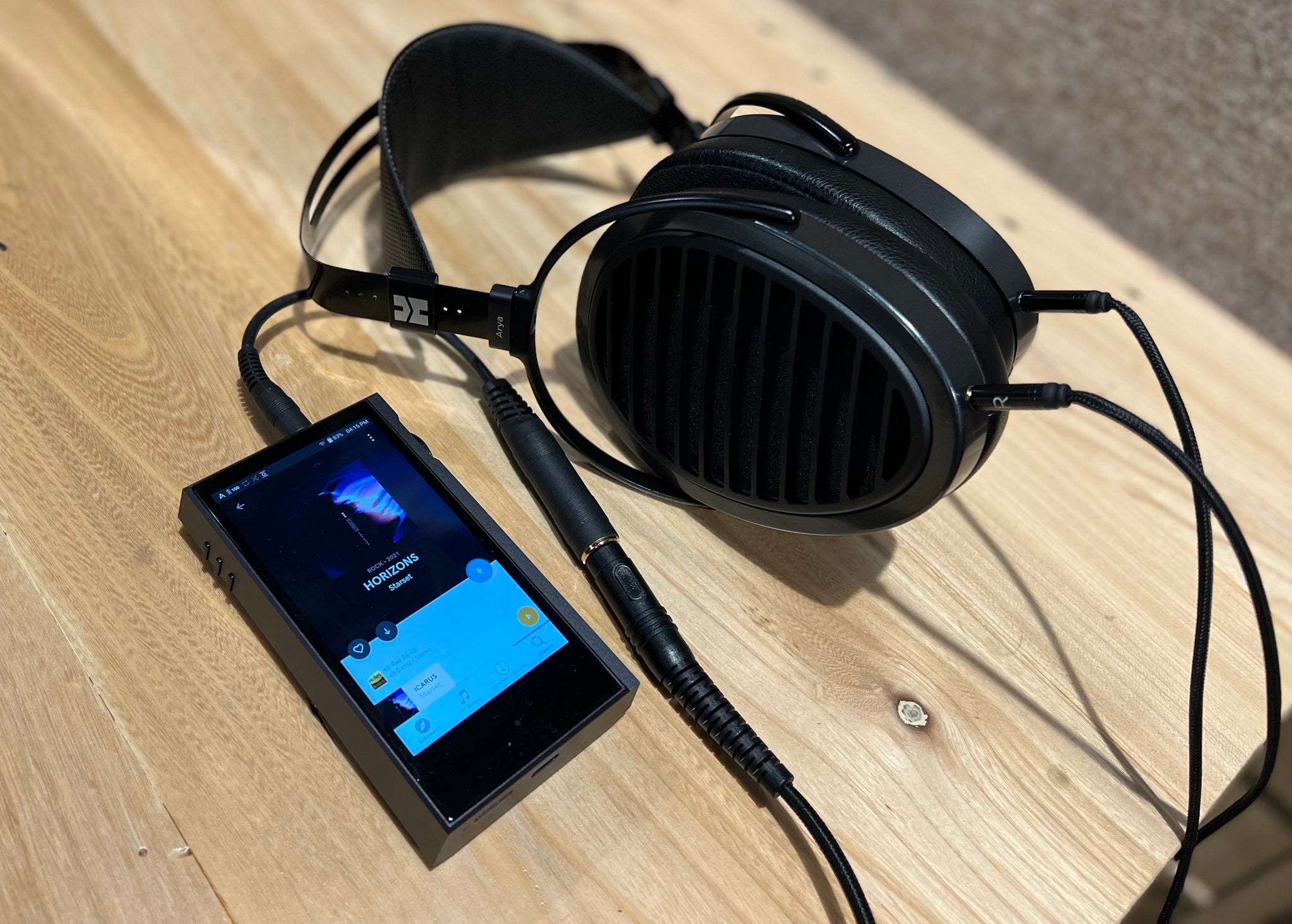Astell&Kern KANN Max with connected HiFiMAN Arya headphone
