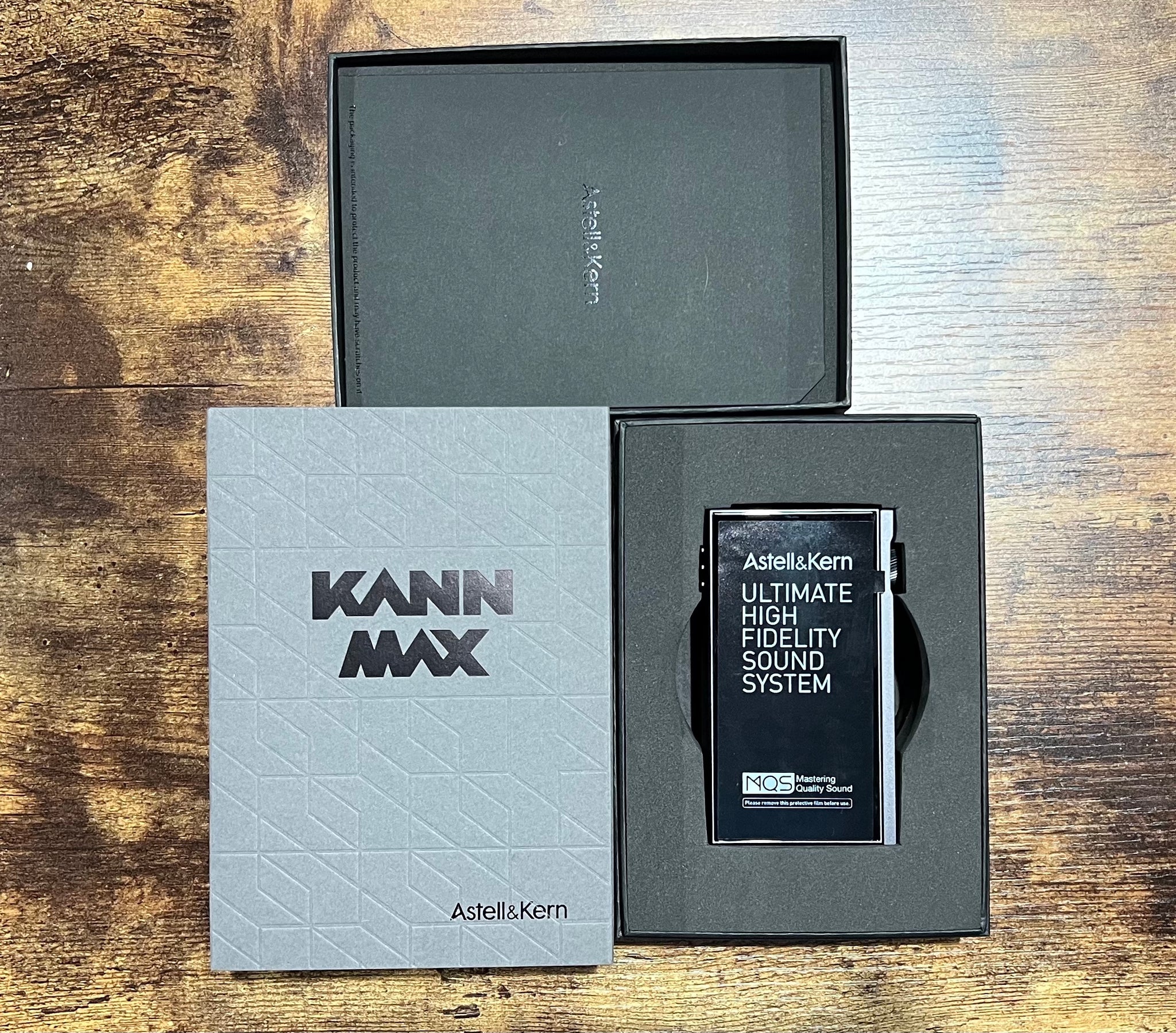 Astell&Kern KANN Max package contents