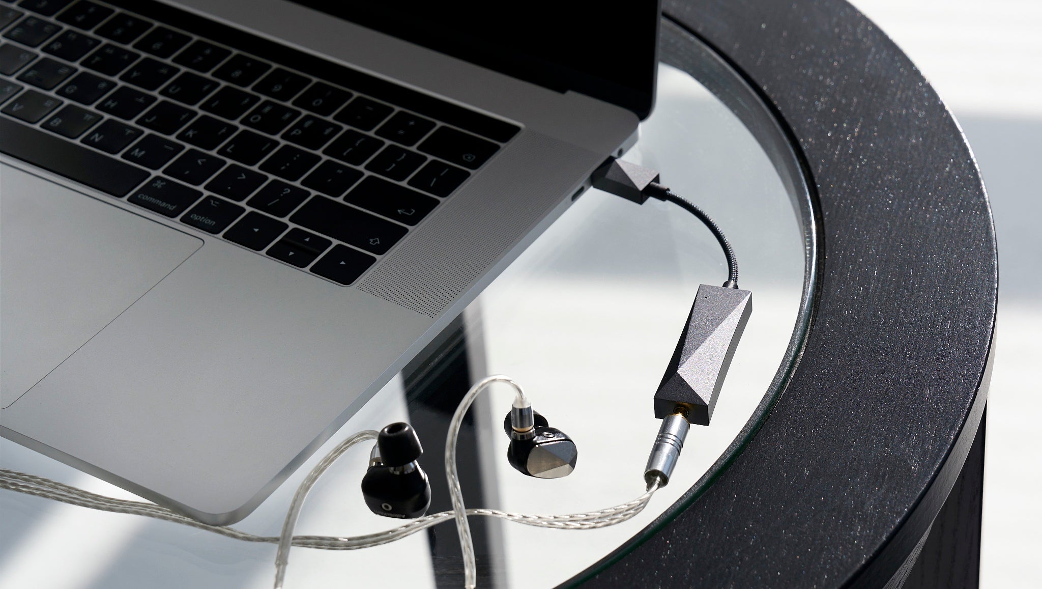 Astell&Kern HC3 Connected to Macbook with Pathfinder Earphone