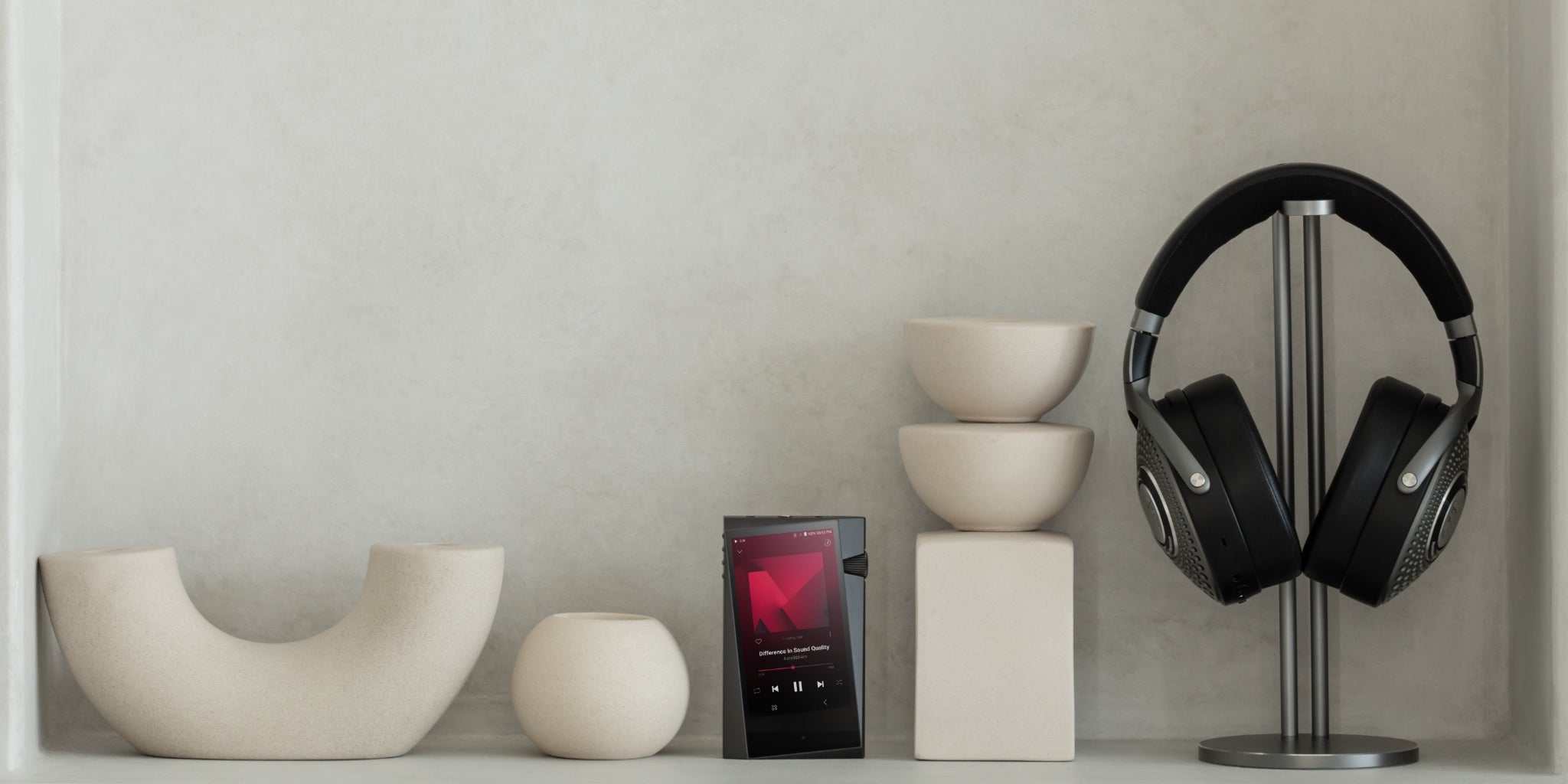 Astell&Kern SR35 with Focal headphones and ceramic decor