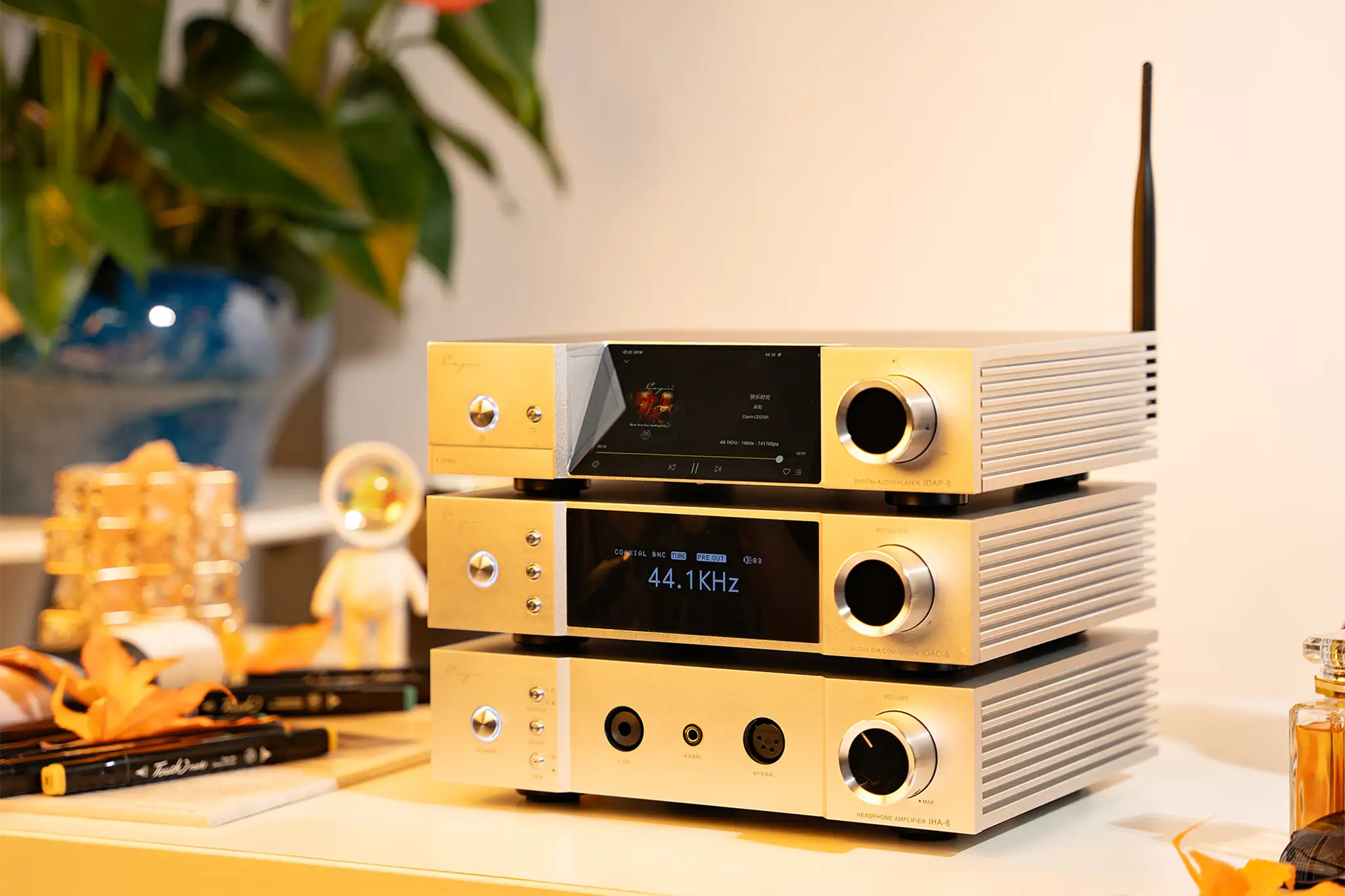Cayin i-series stack sitting on desk