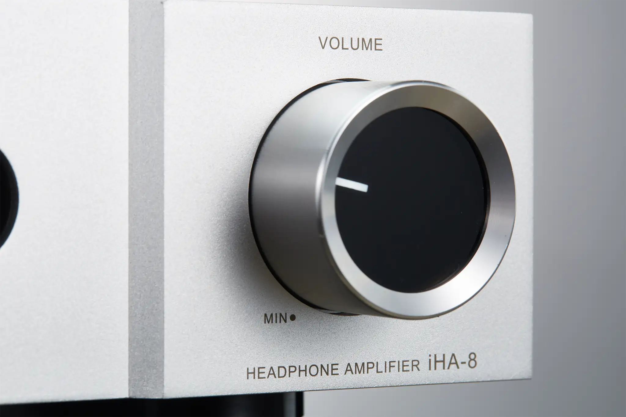 Cayin iHA-8 volume control knob closeup whitebox