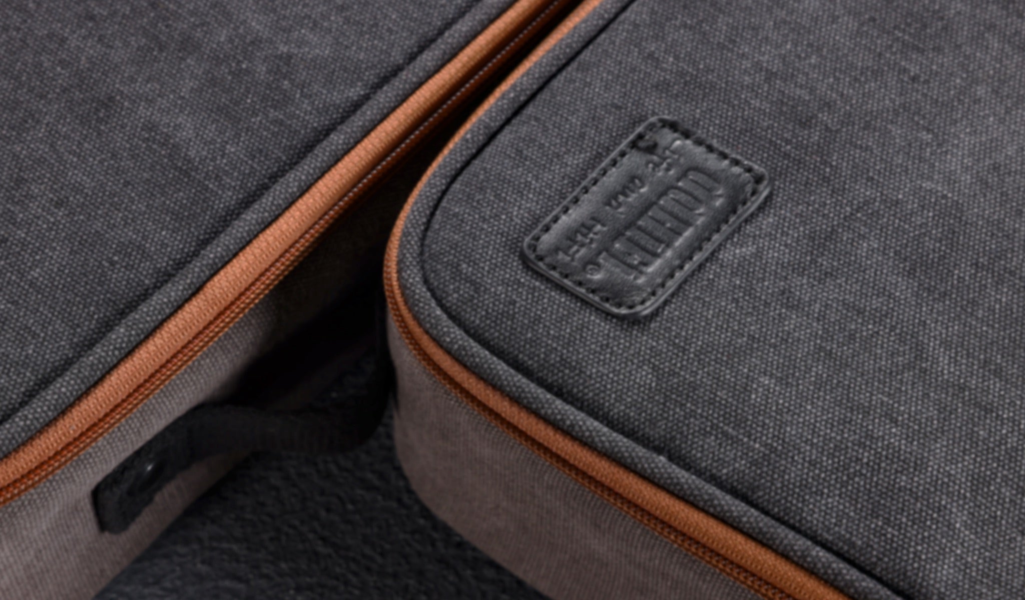 ddHiFi CZ300 case closeup highlighting embroidered logo