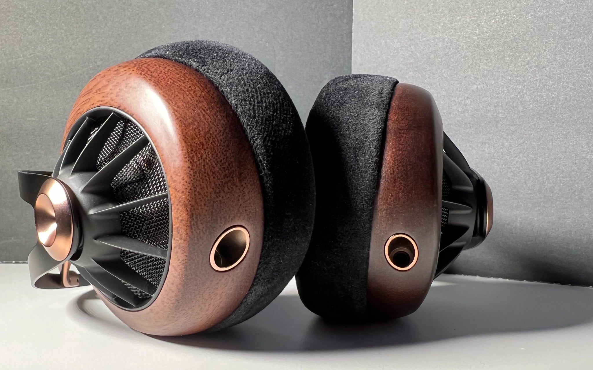 Meze 109 Pro closeup of wooden headphone cups