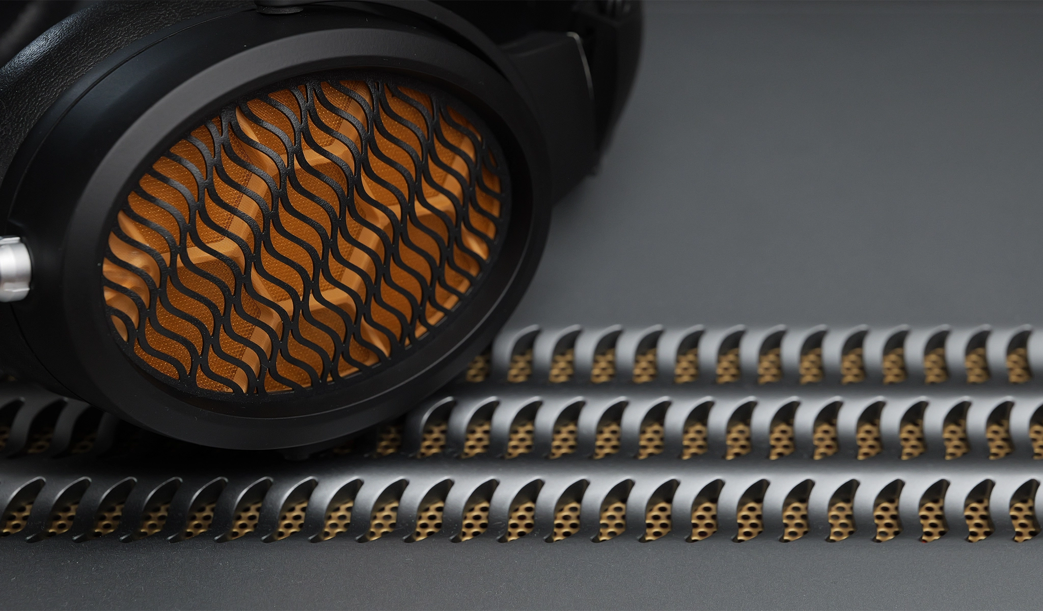 Warwick Acoustics Aperio Goldensound edition closeup of gold grilles and headphone earcup