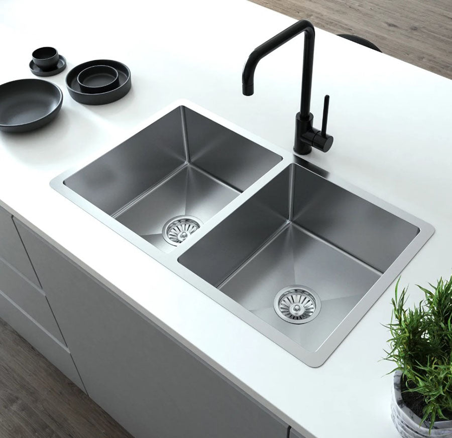 How To Choose A Kitchen Sink Material That's Right For You