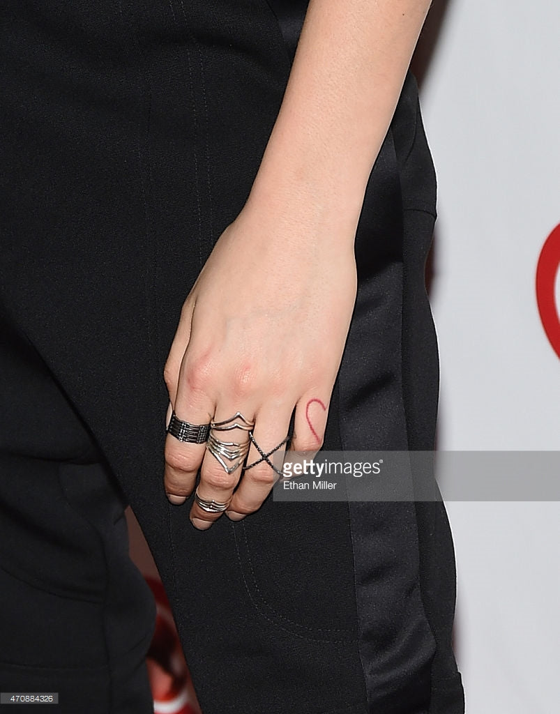 cara delevingne hand vika jewels rings