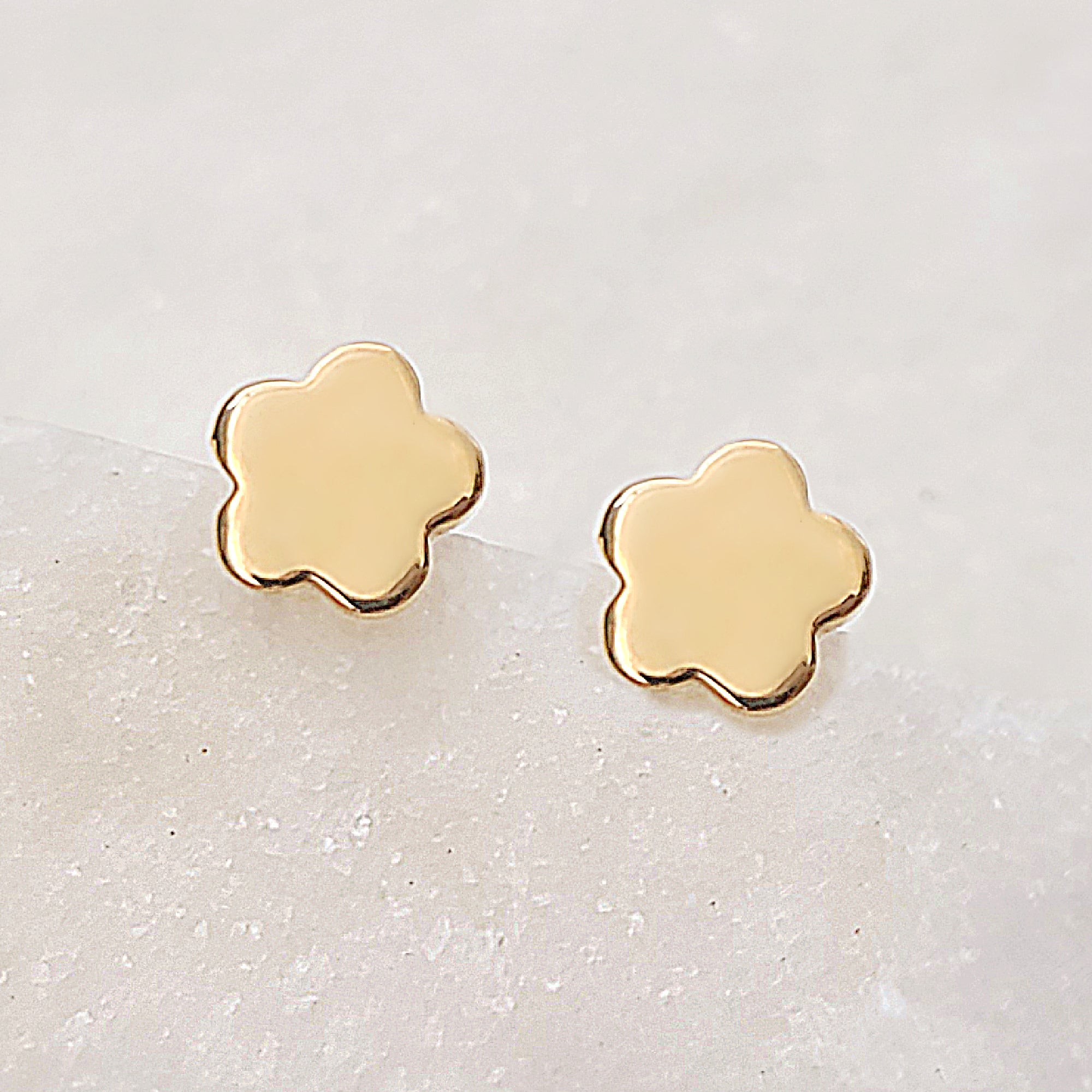 Image of 14K Minimalistic Daisy Earrings in Yellow Gold