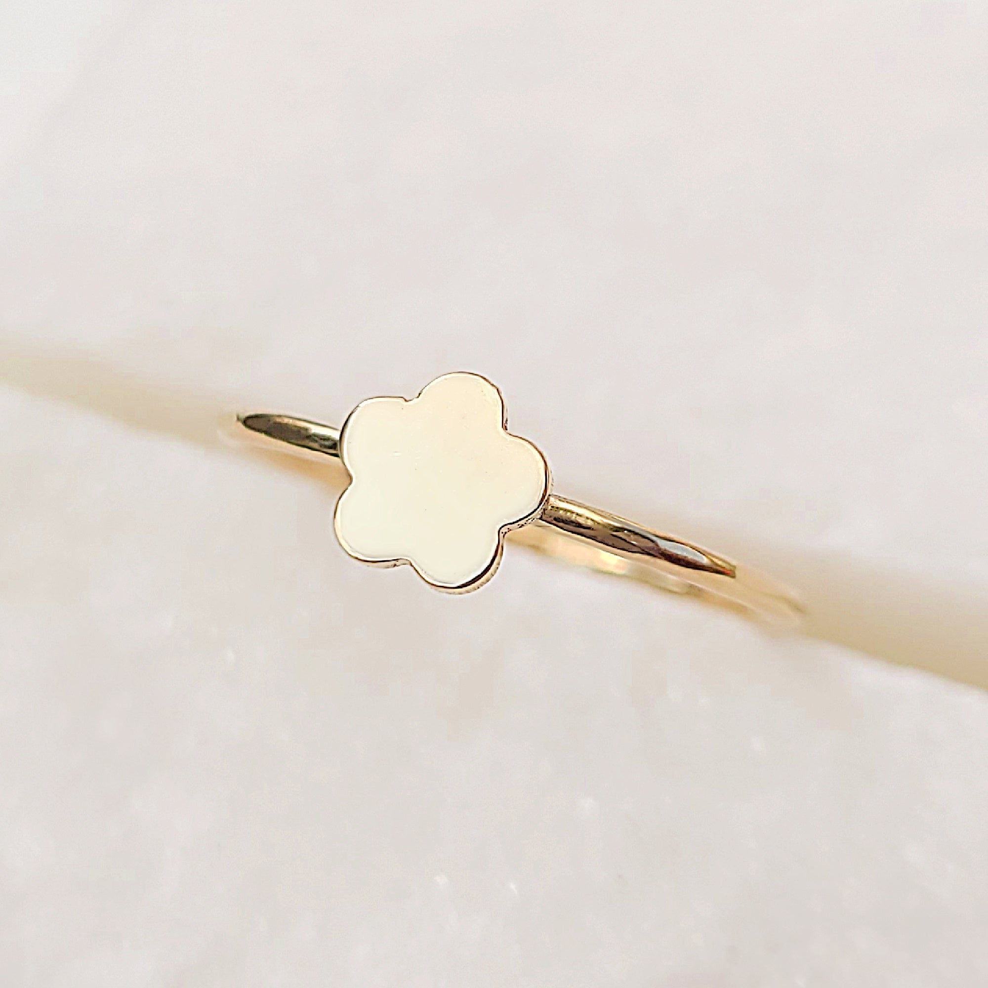 Image of 14K Minimalistic Daisy Ring in Yellow Gold