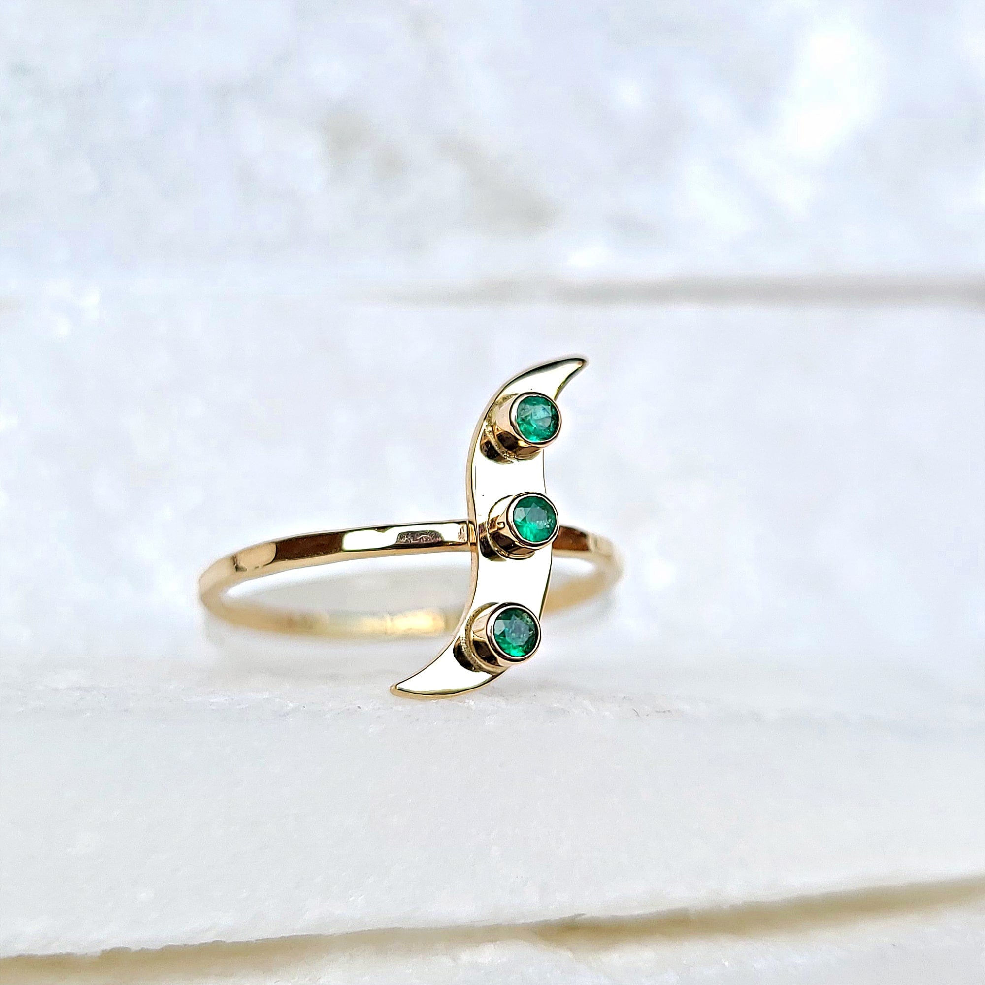 Image of 14K Elegant Yellow Gold Emerald Wave Ring