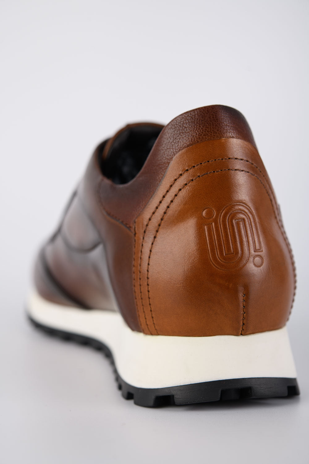 SOHO EDGE cocoa-brown patina runners.