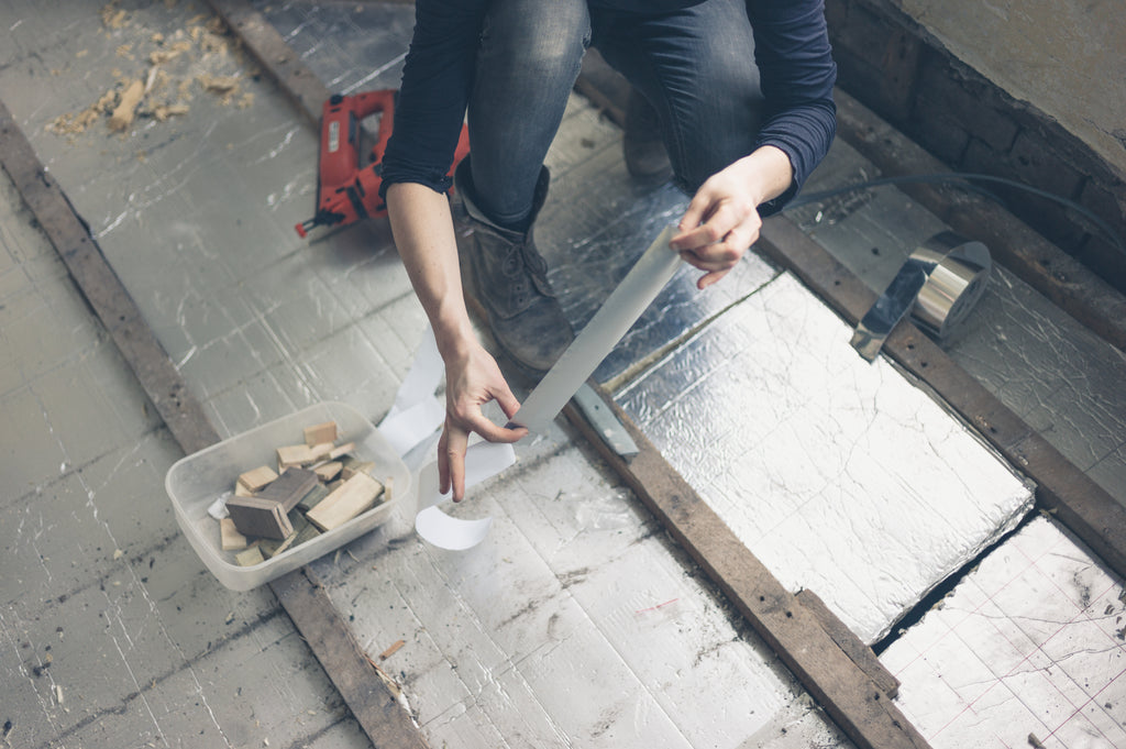 woman_taping_pir_insulation_board