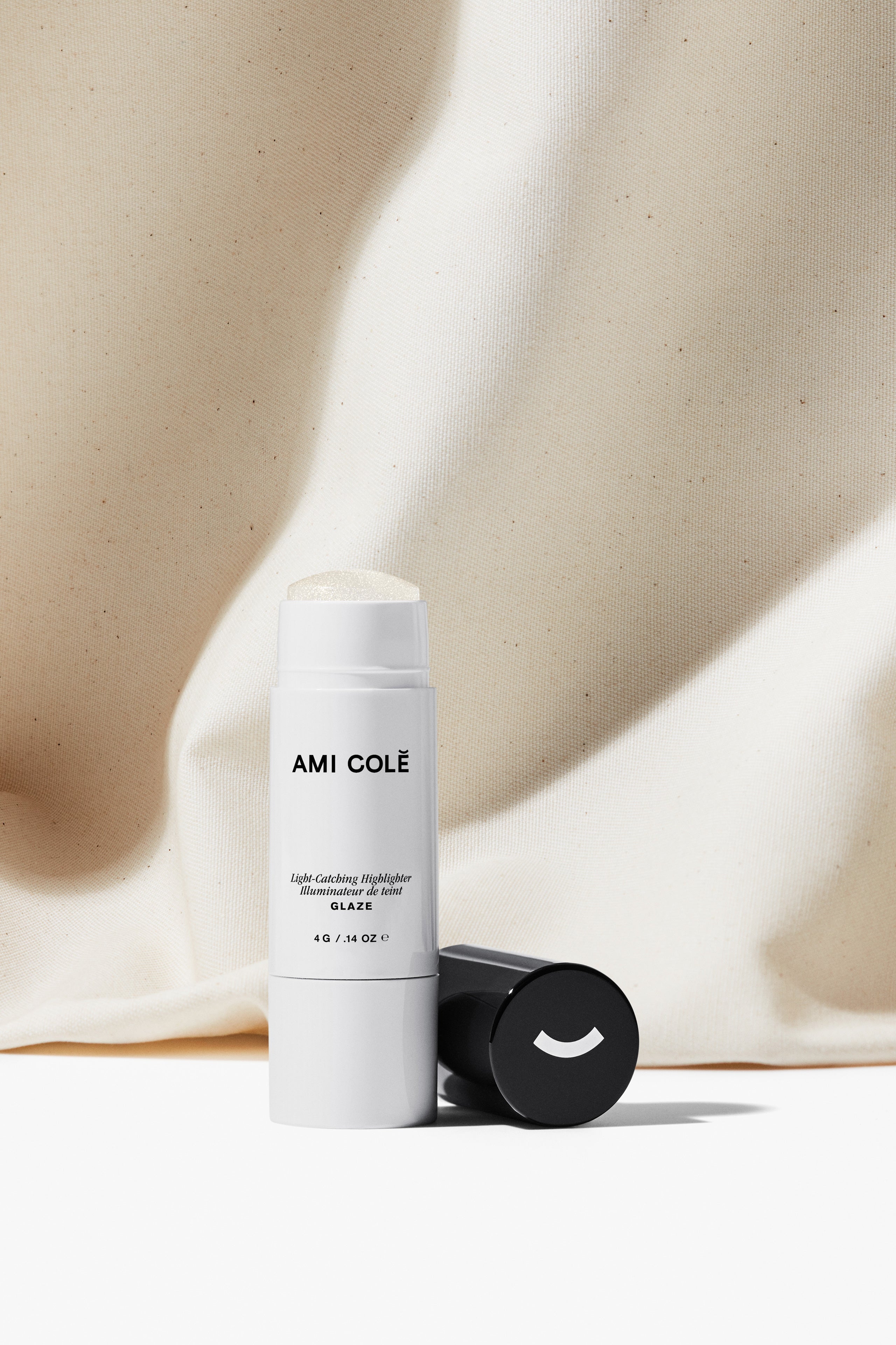 AMI COLÉ Light-Catching Highlighter