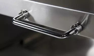 steel handle on body tray